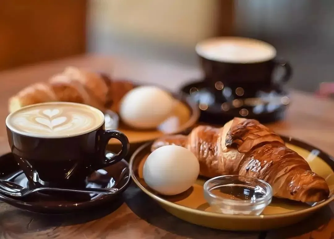 Жизнь похожа на коробку шоколада, а также на чашку кофе